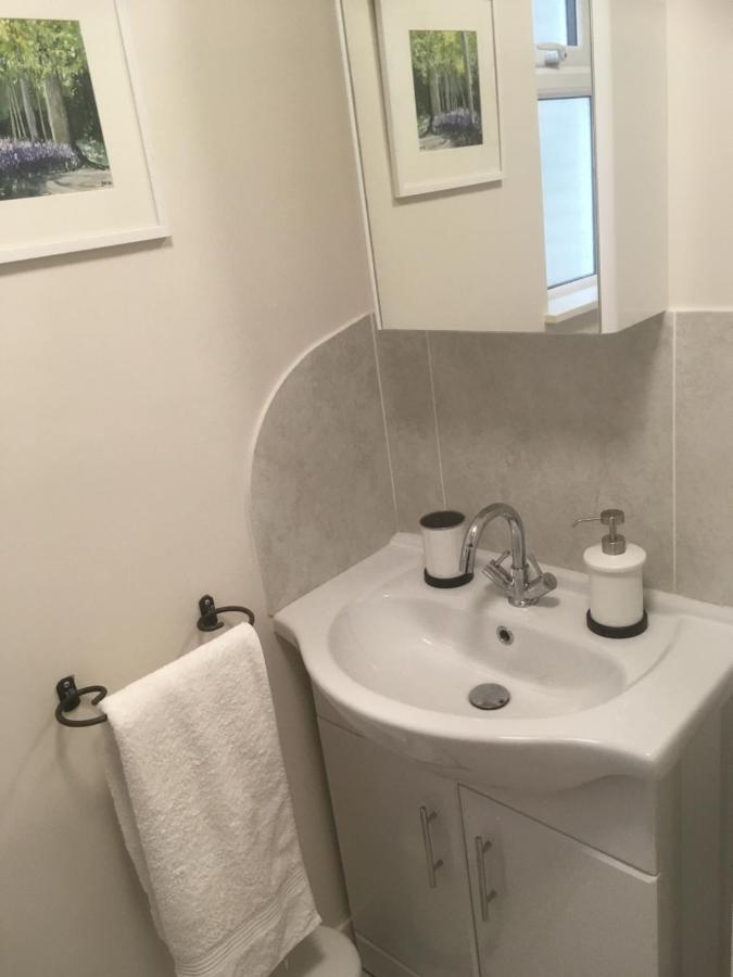 Cute Self-Contained Guest Room With Ensuite And Private Decked Porch In 글라스턴버리 외부 사진