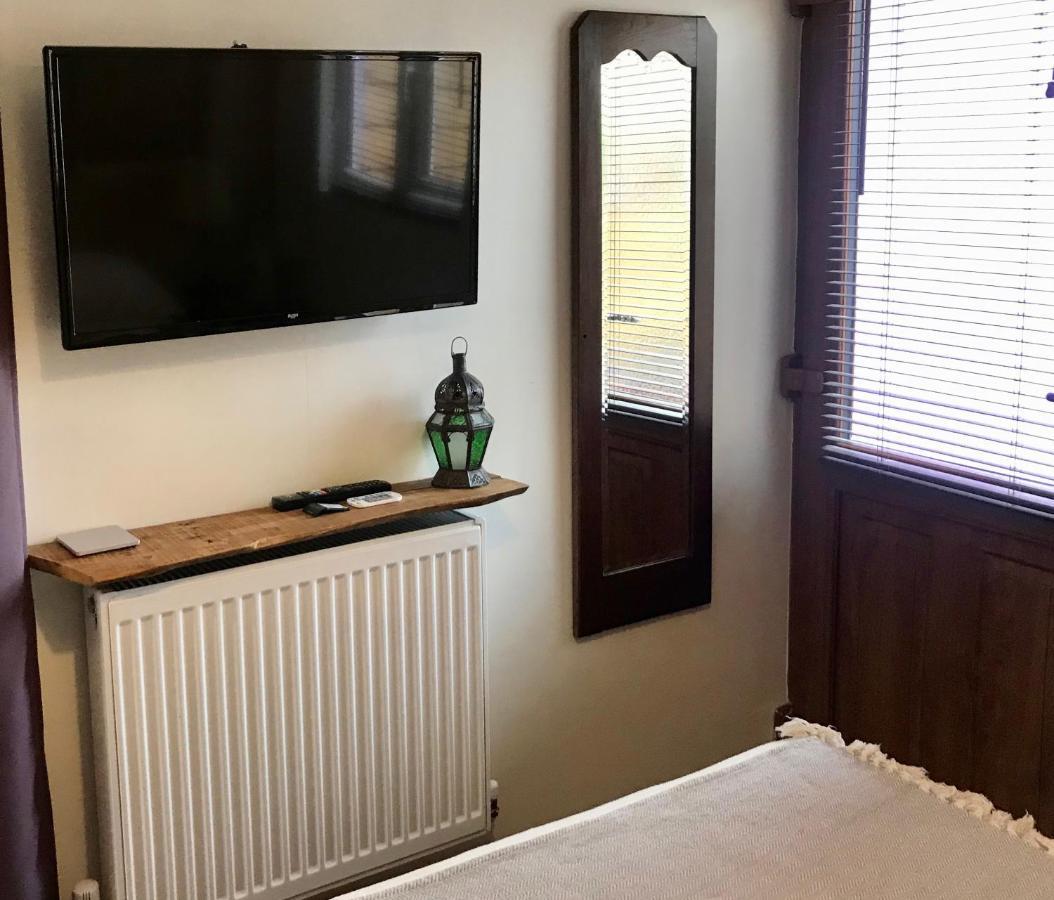 Cute Self-Contained Guest Room With Ensuite And Private Decked Porch In 글라스턴버리 외부 사진