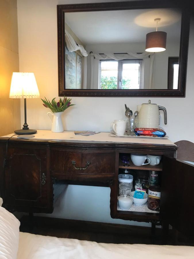 Cute Self-Contained Guest Room With Ensuite And Private Decked Porch In 글라스턴버리 외부 사진